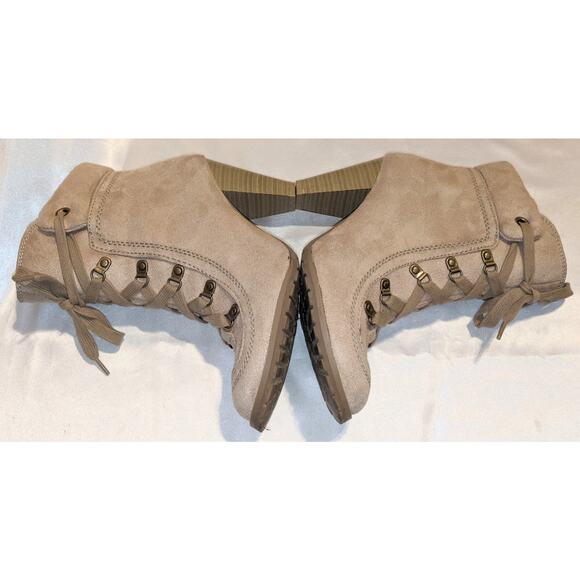 Decree Women's Beige Vegan Suede Ankle Boots Side Zip Size 7.5 M 3.25" Heels - Picture 6 of 12